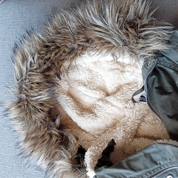 H&M Divided Fur Trimmed Hood Coat - Picture 6 of 6